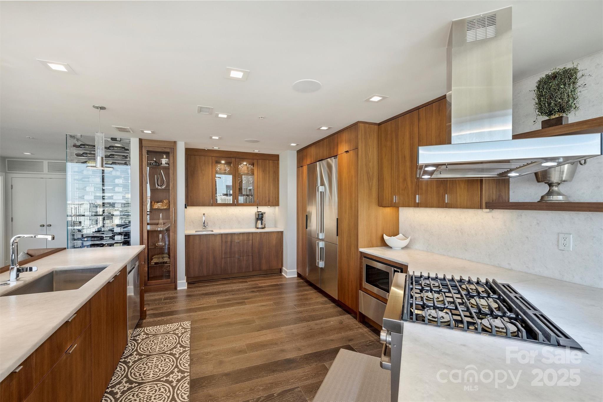 315 Arlington Avenue Unit: 2201