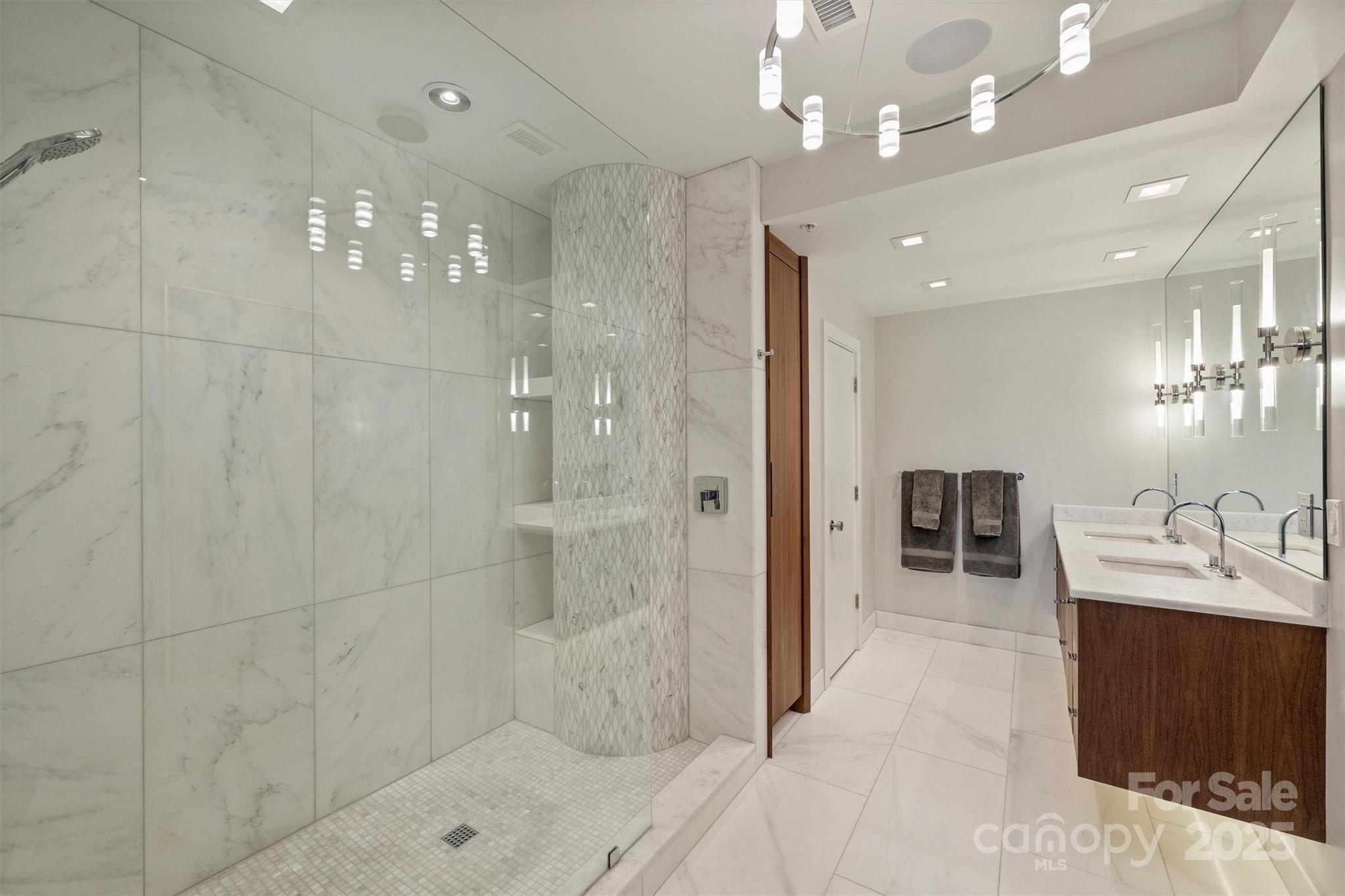 315 Arlington Avenue Unit: 2201