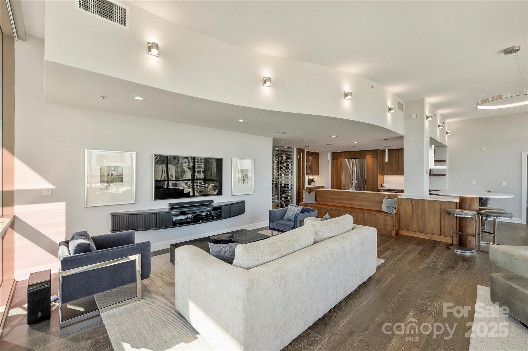 315 Arlington Avenue Unit: 2201