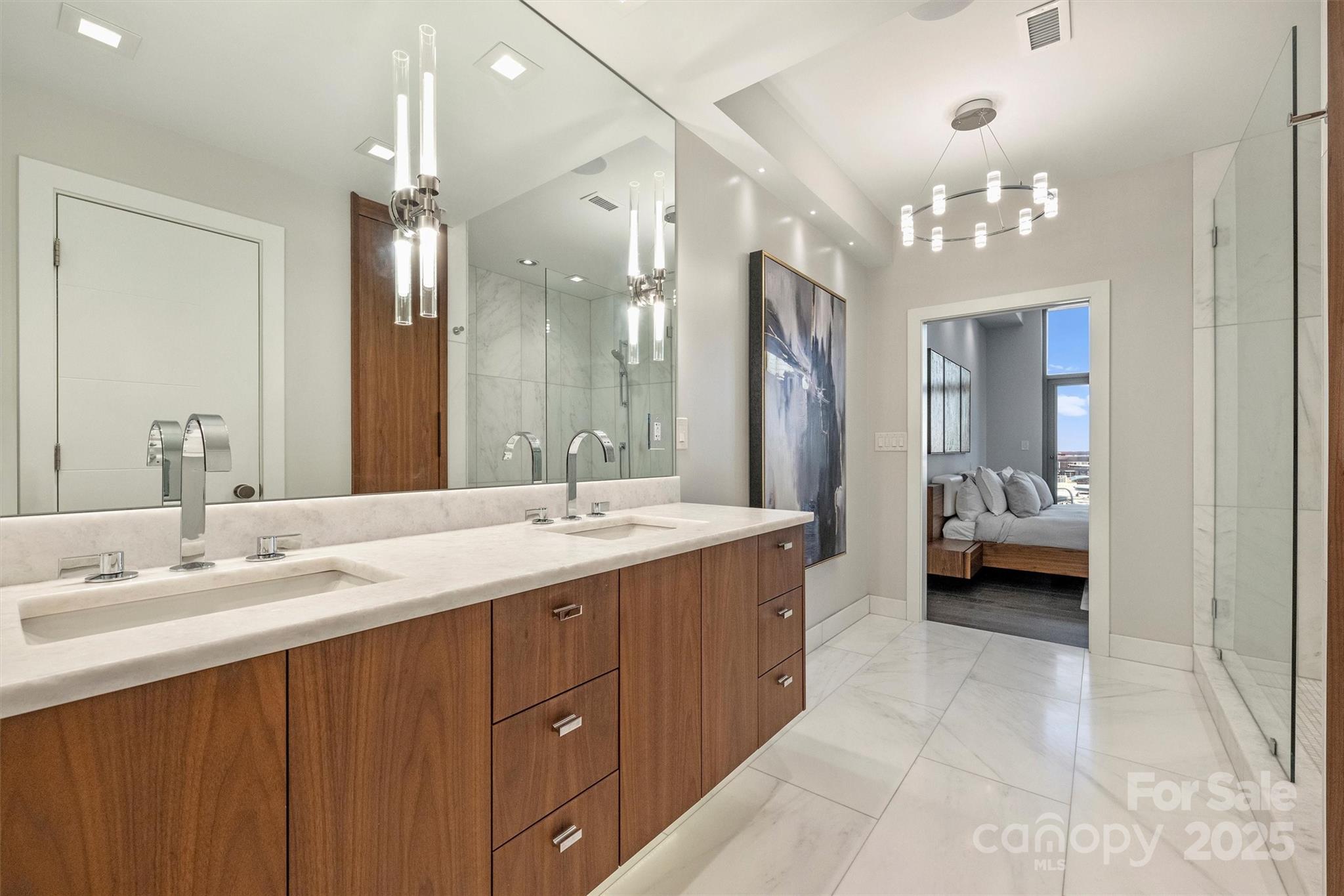 315 Arlington Avenue Unit: 2201