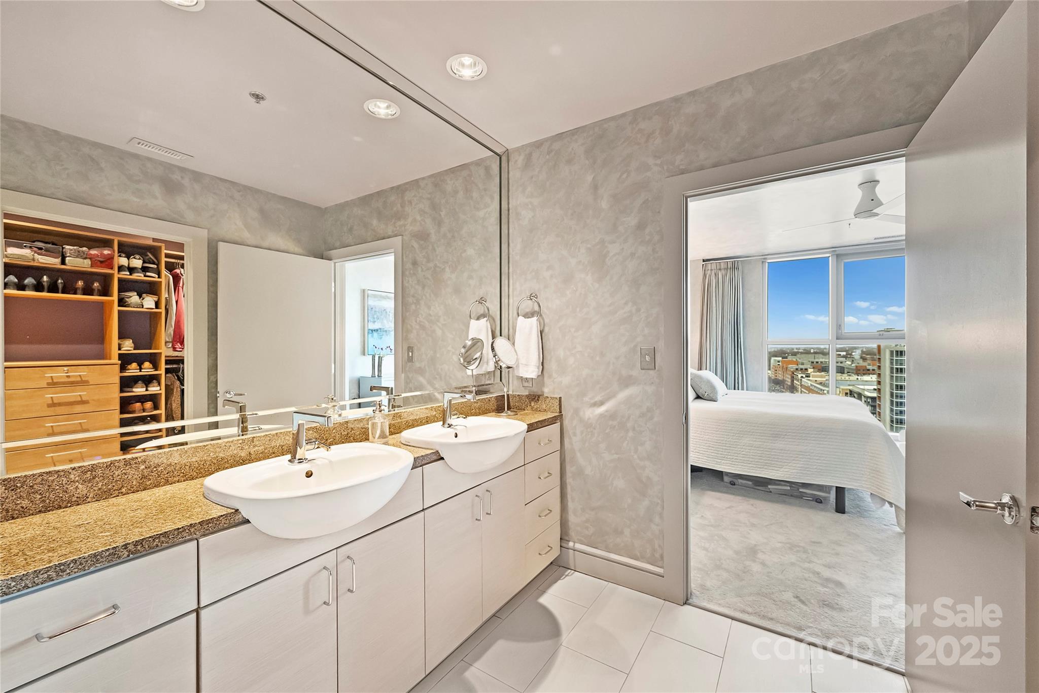 333 W Trade Street Unit: 1204