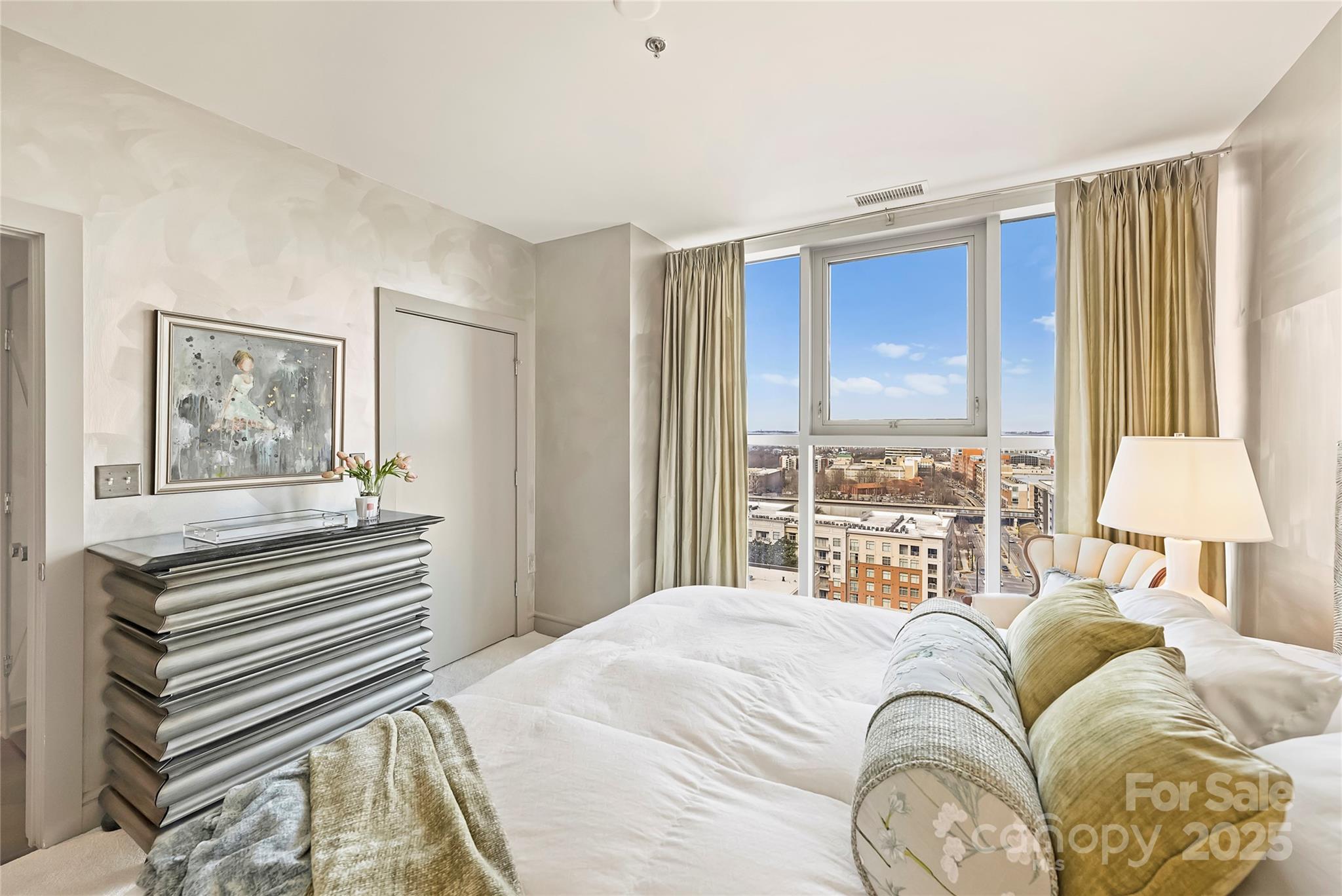 333 W Trade Street Unit: 1204