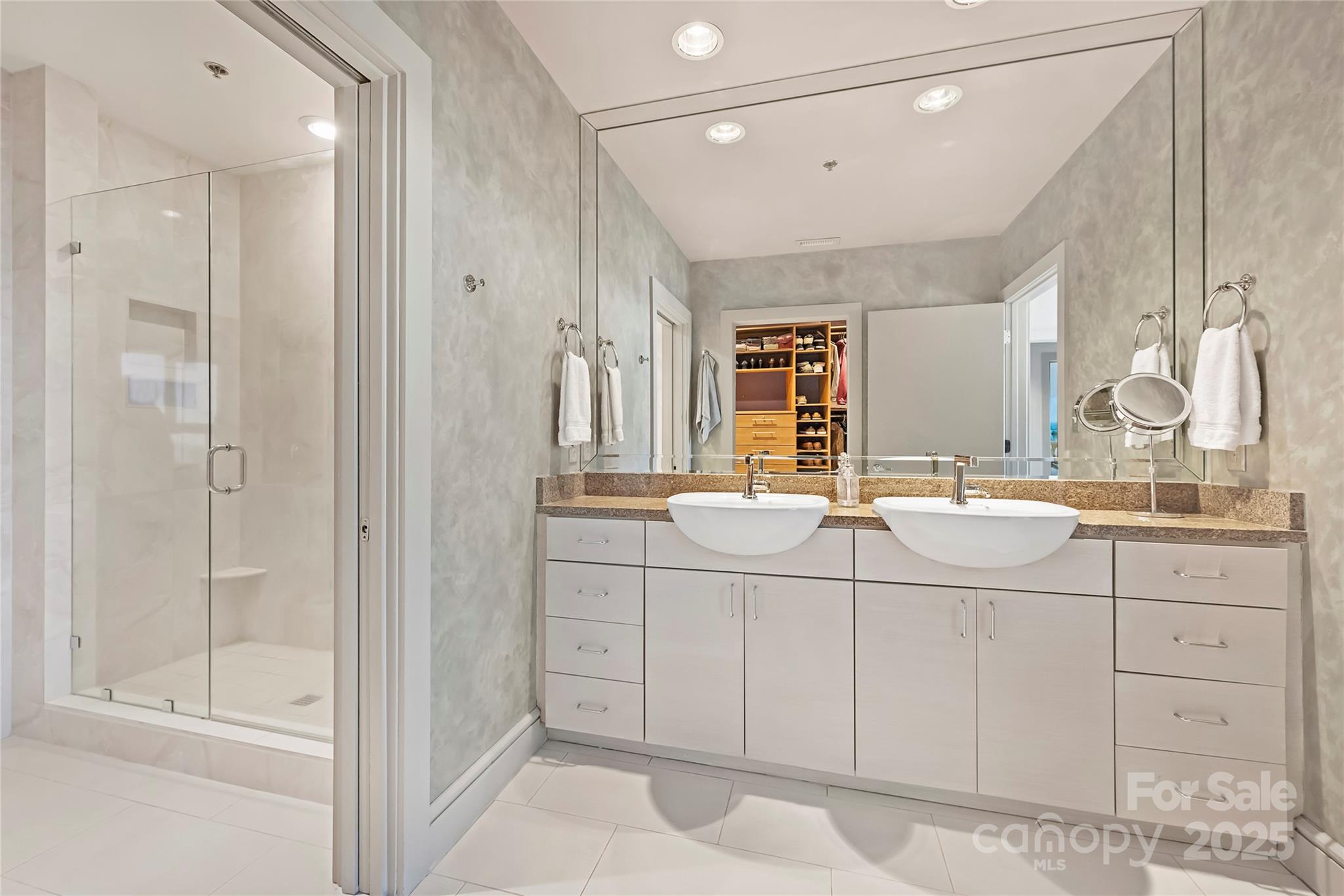 333 W Trade Street Unit: 1204