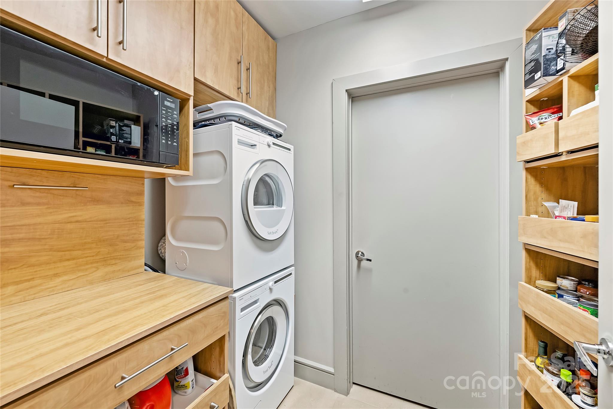 333 W Trade Street Unit: 1204