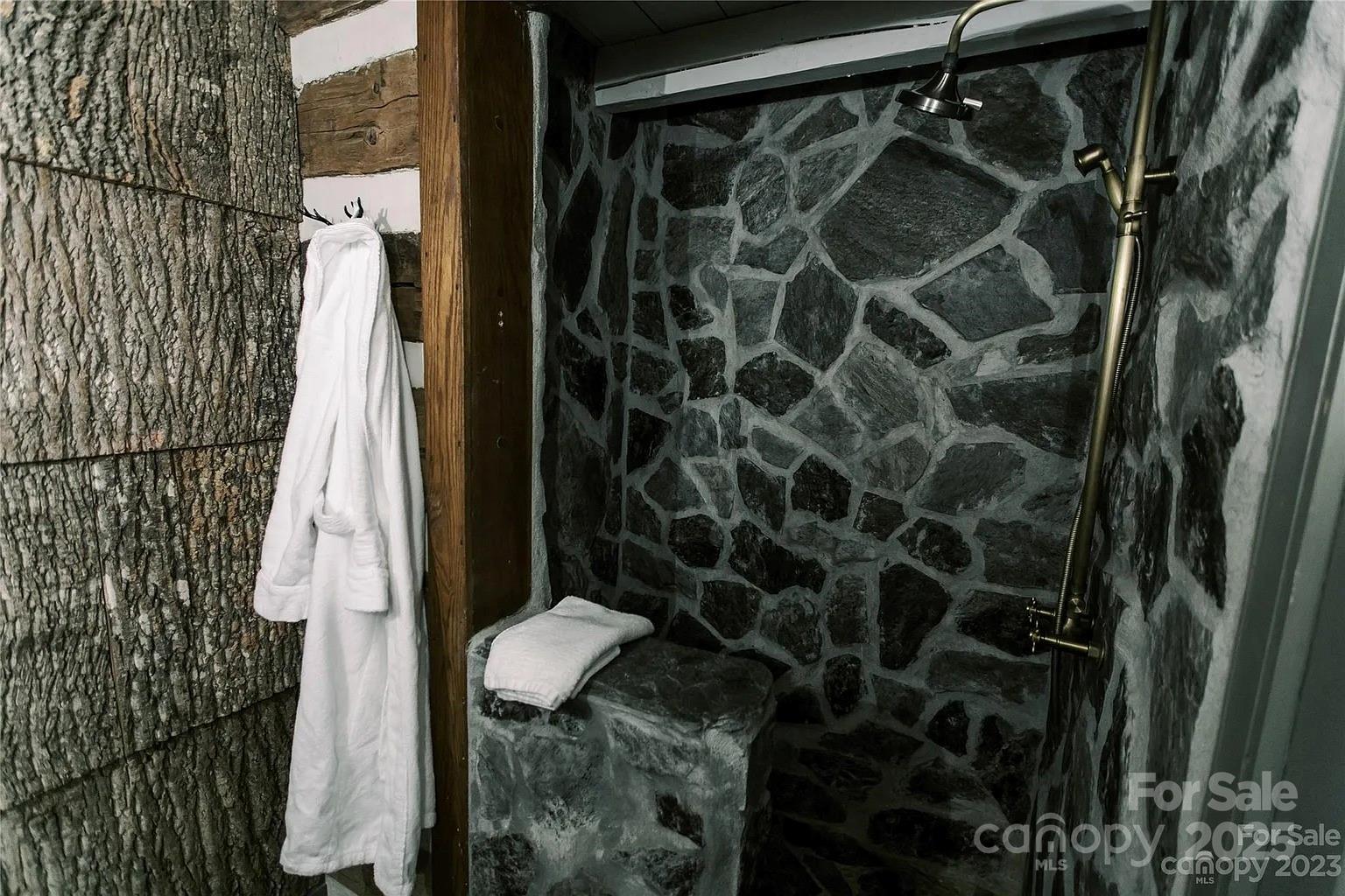 1534 NC Hwy 194 Highway