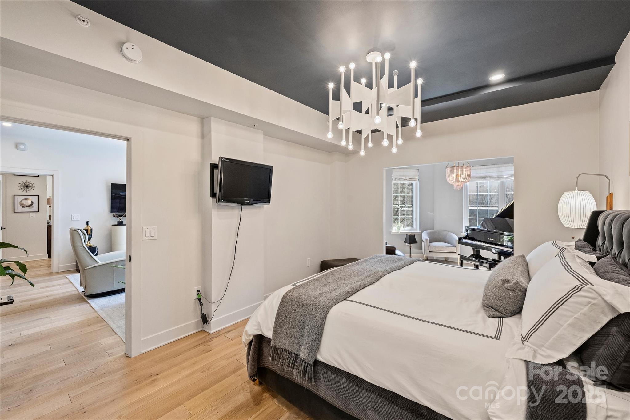 300 W 5th Street Unit: 711