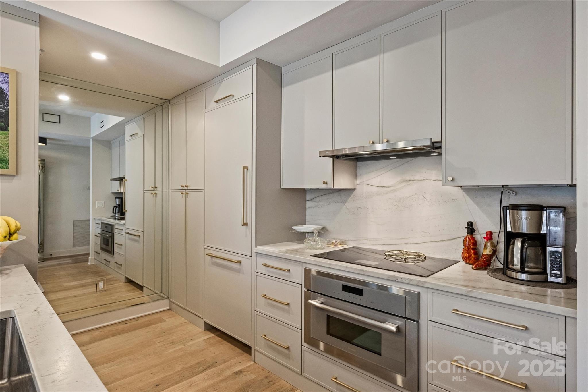 300 W 5th Street Unit: 711