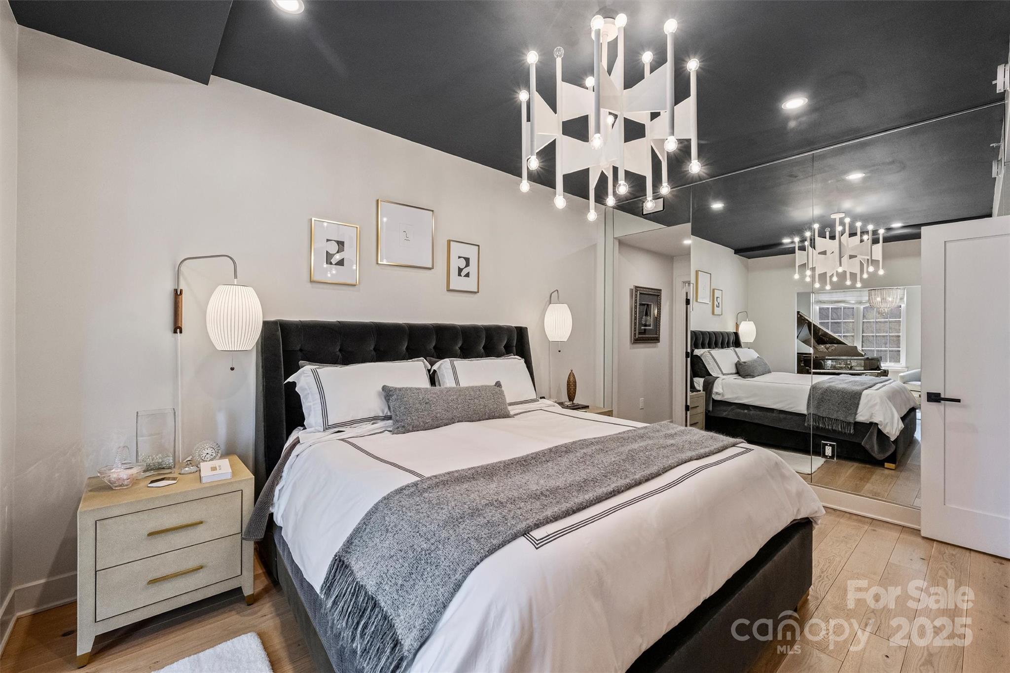 300 W 5th Street Unit: 711