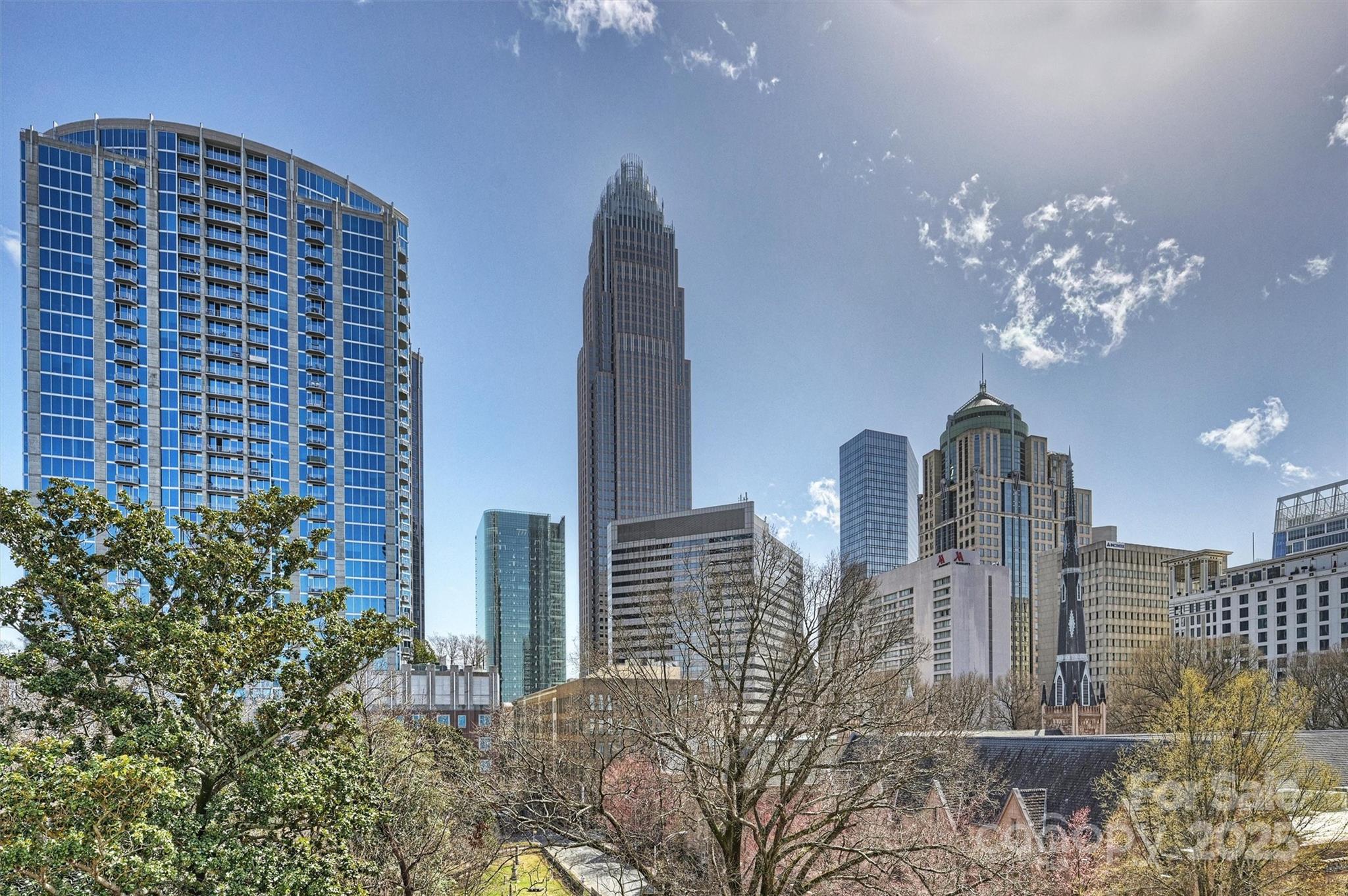 300 W 5th Street Unit: 711