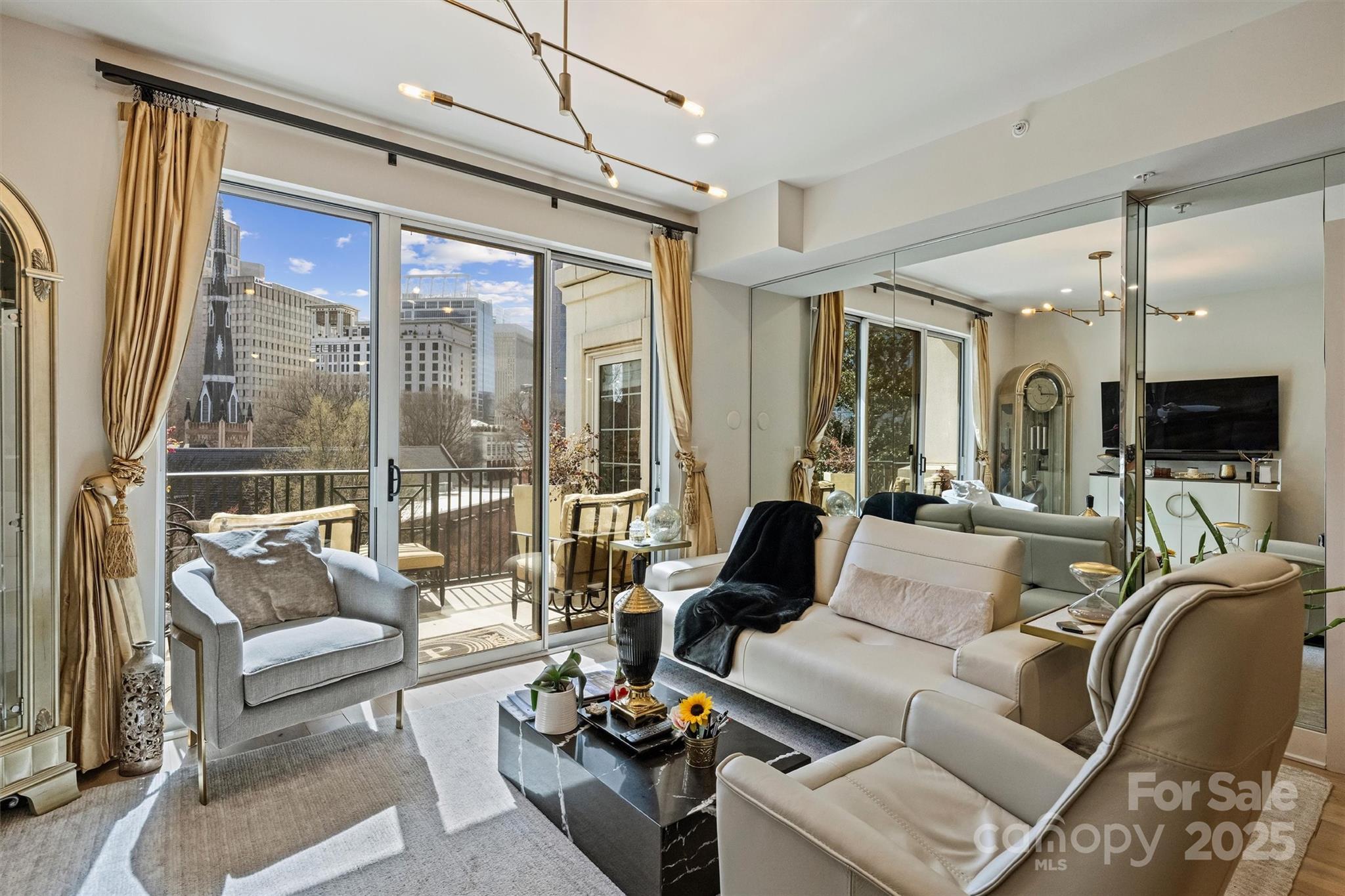 300 W 5th Street Unit: 711