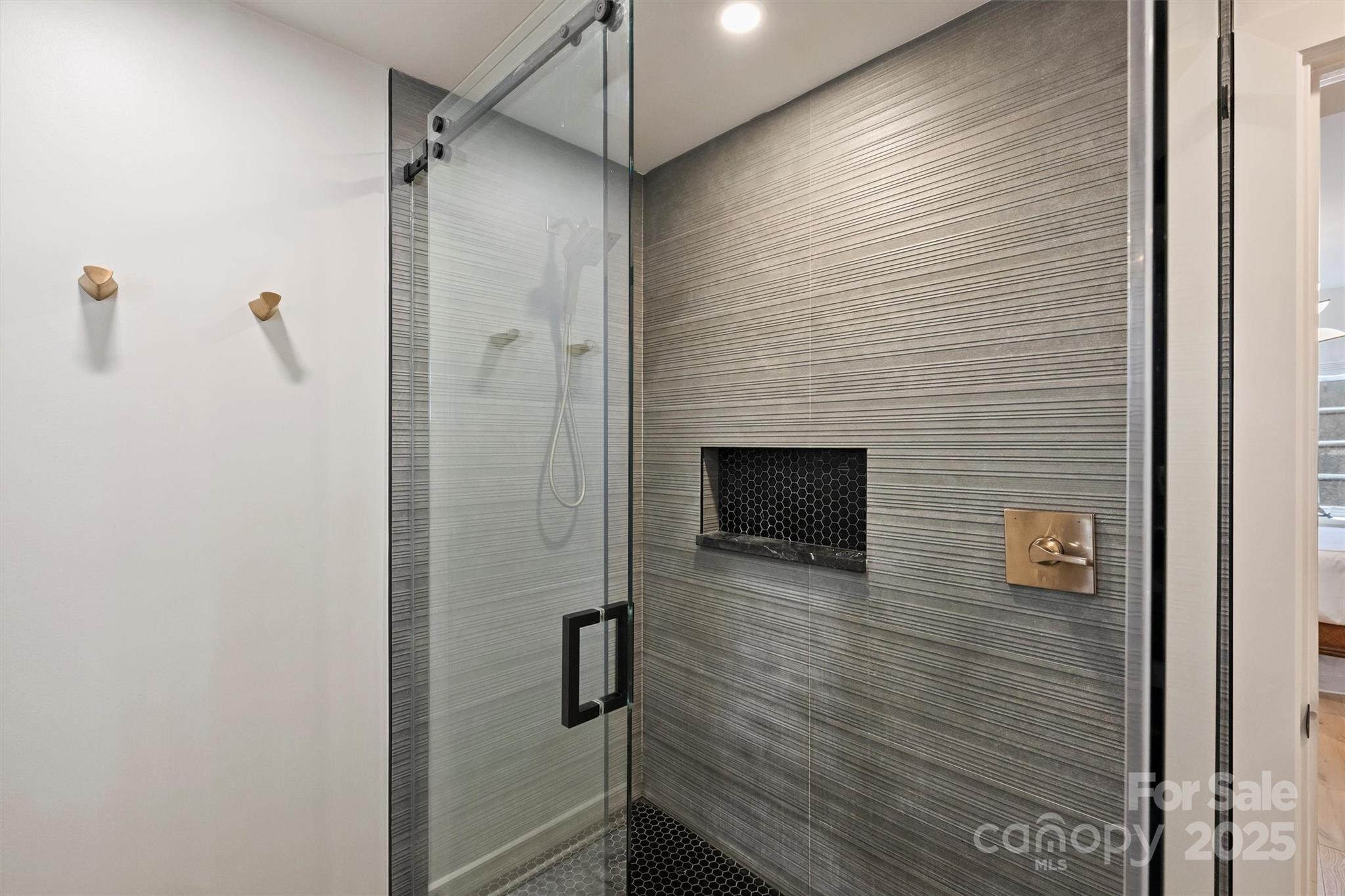 300 W 5th Street Unit: 711