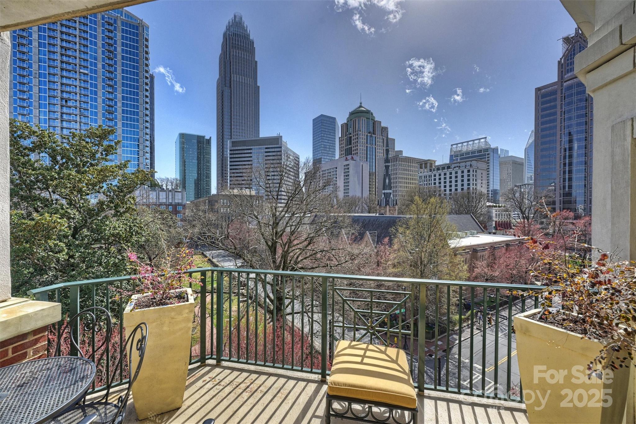 300 W 5th Street Unit: 711