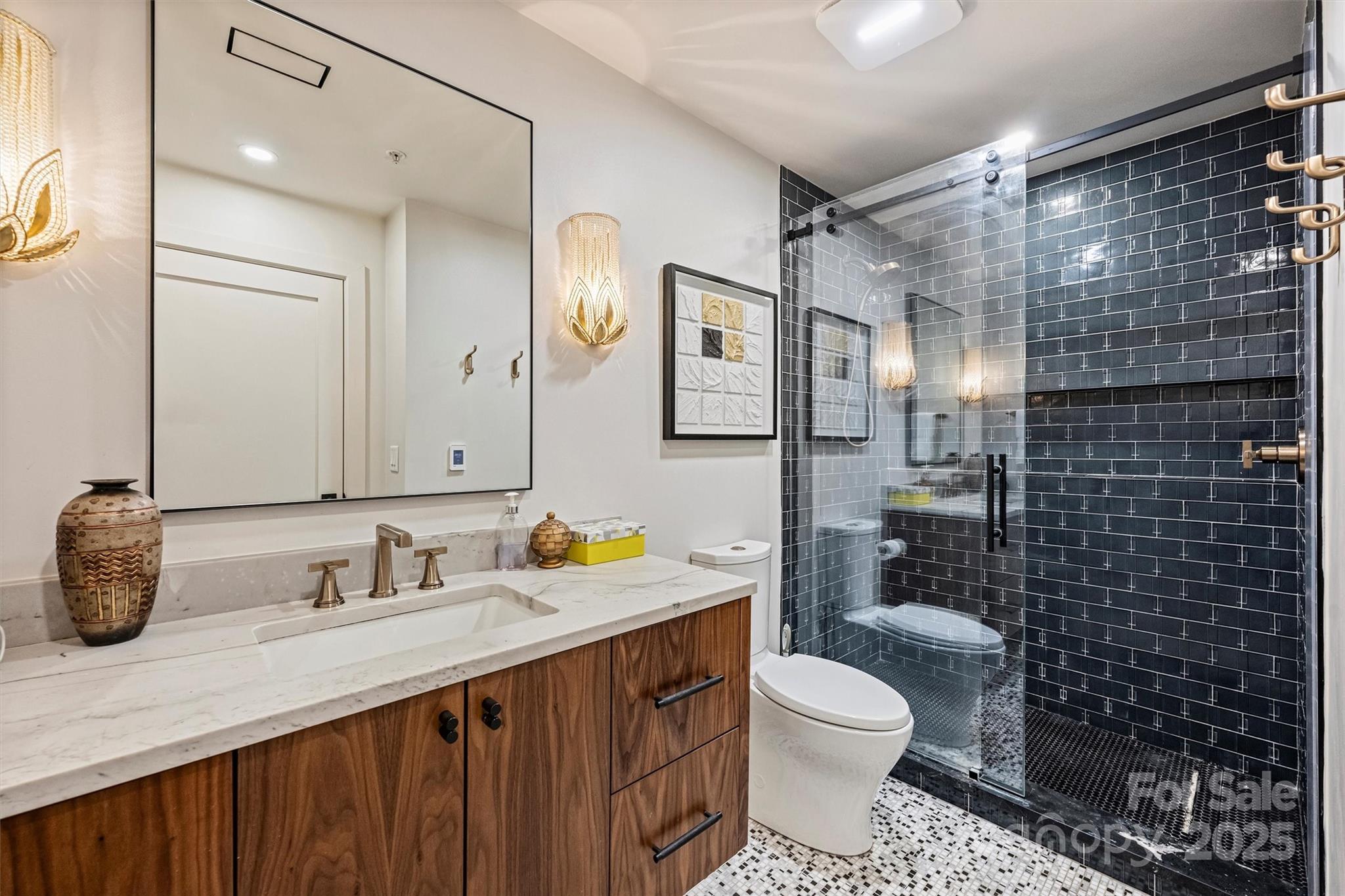 300 W 5th Street Unit: 711