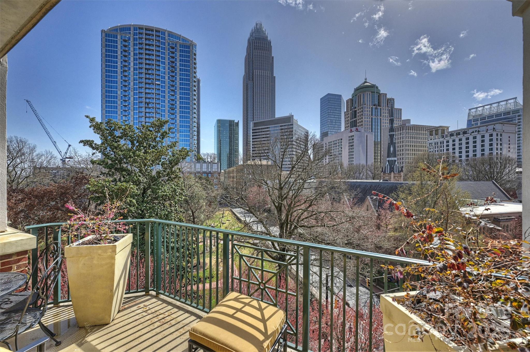 300 W 5th Street Unit: 711