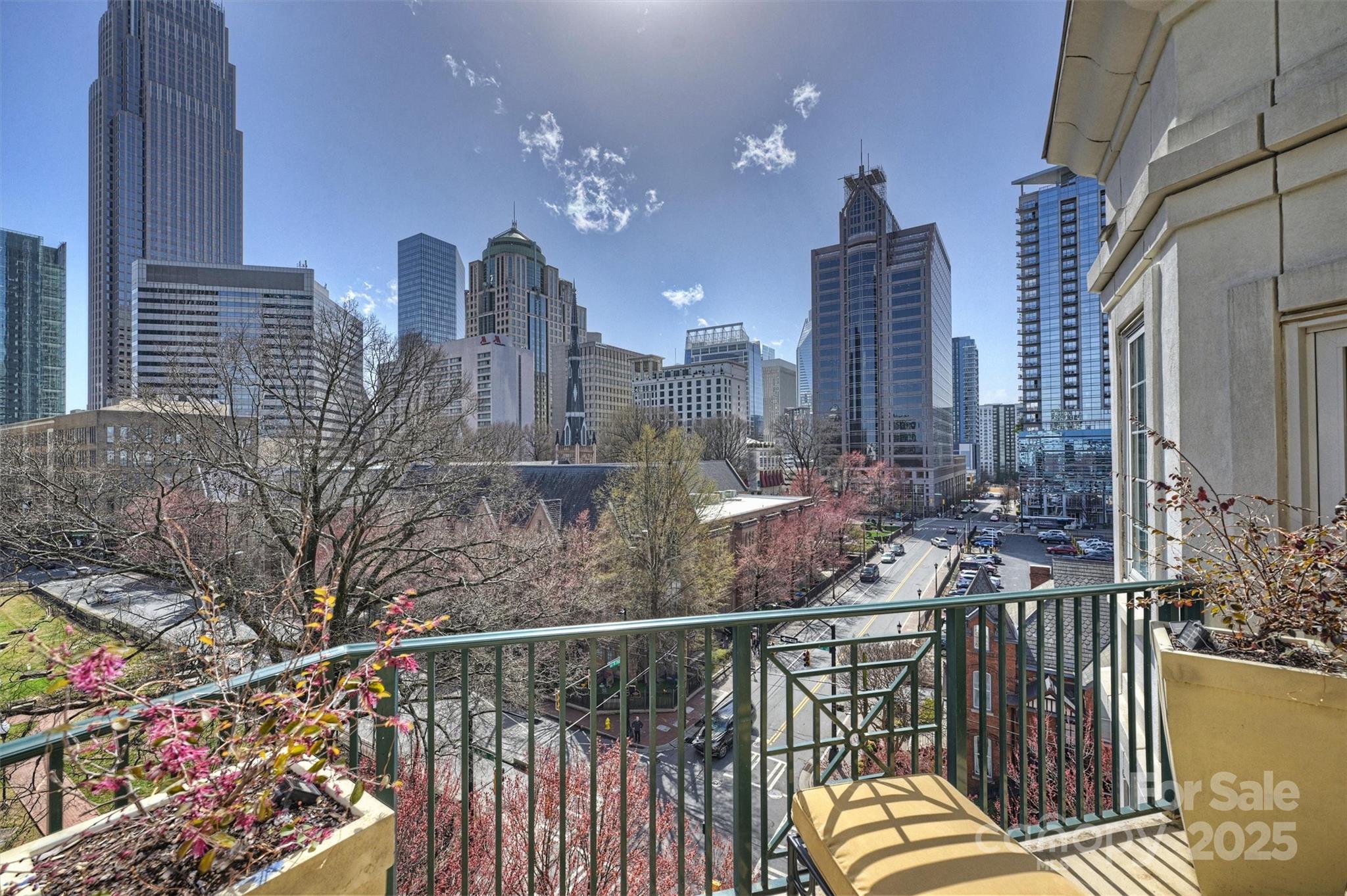 300 W 5th Street Unit: 711