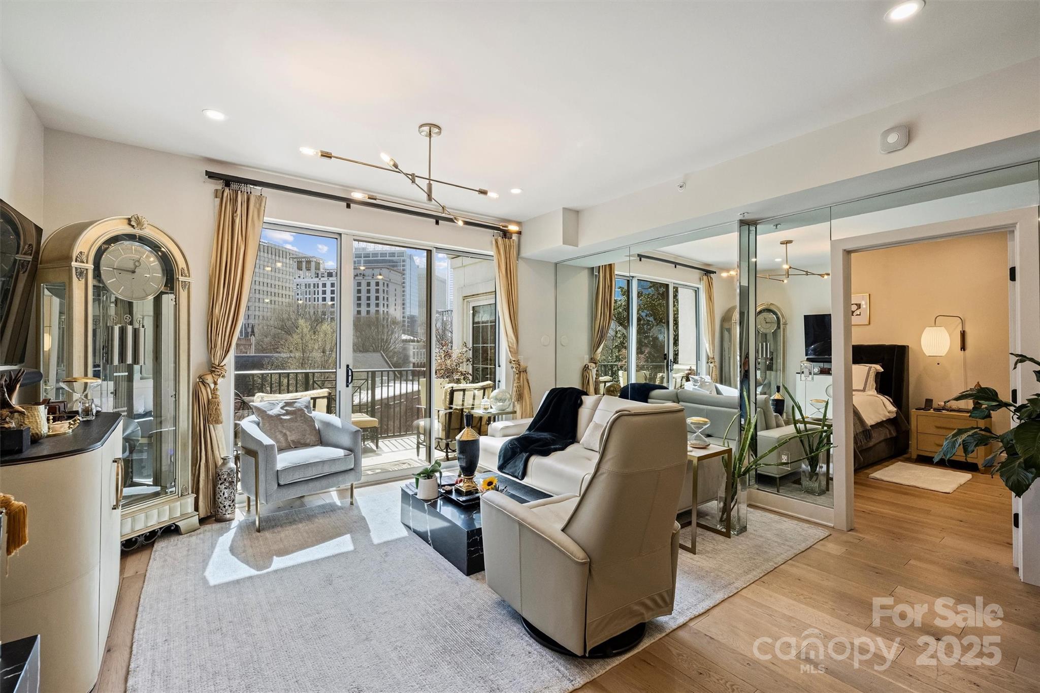 300 W 5th Street Unit: 711