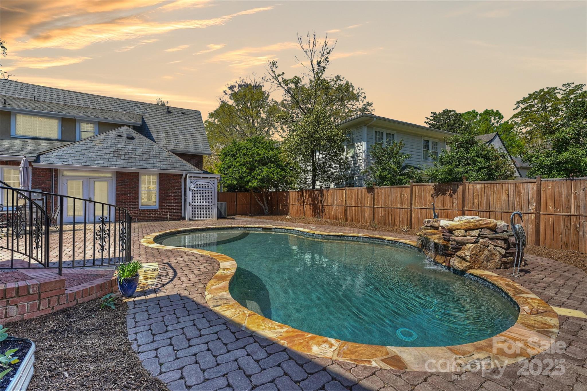 2021 Dilworth Road W