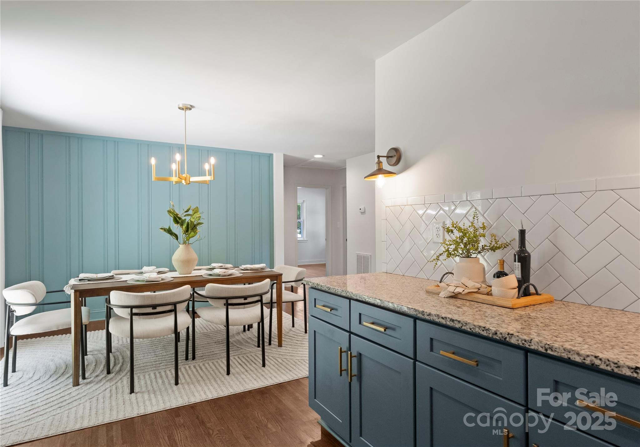 1027 Dresden Drive W