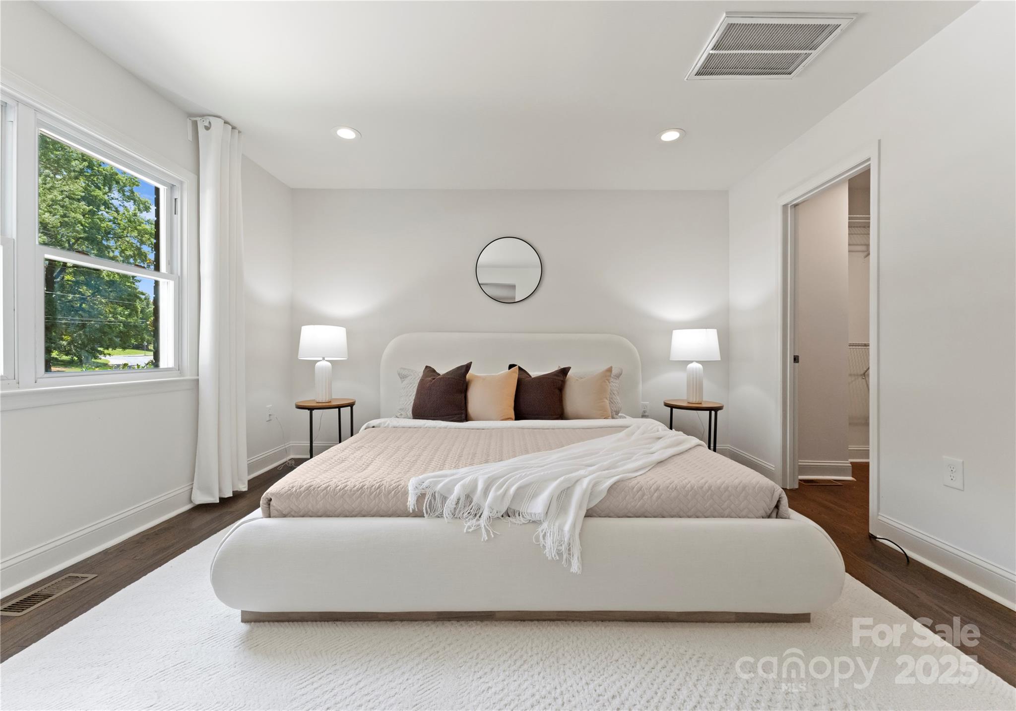 1027 Dresden Drive W