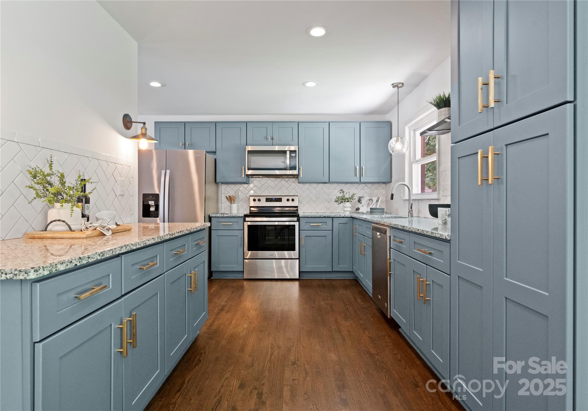 1027 Dresden Drive W