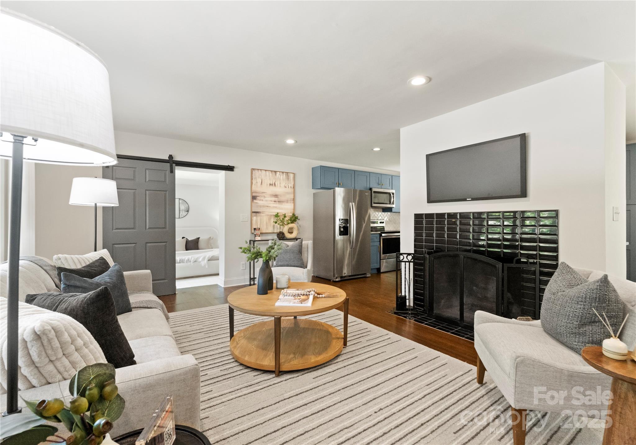 1027 Dresden Drive W