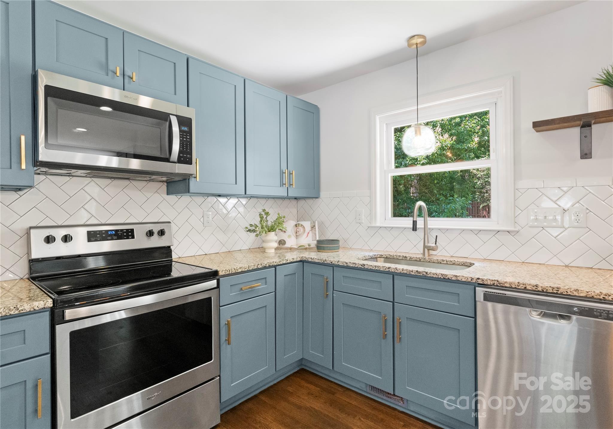 1027 Dresden Drive W