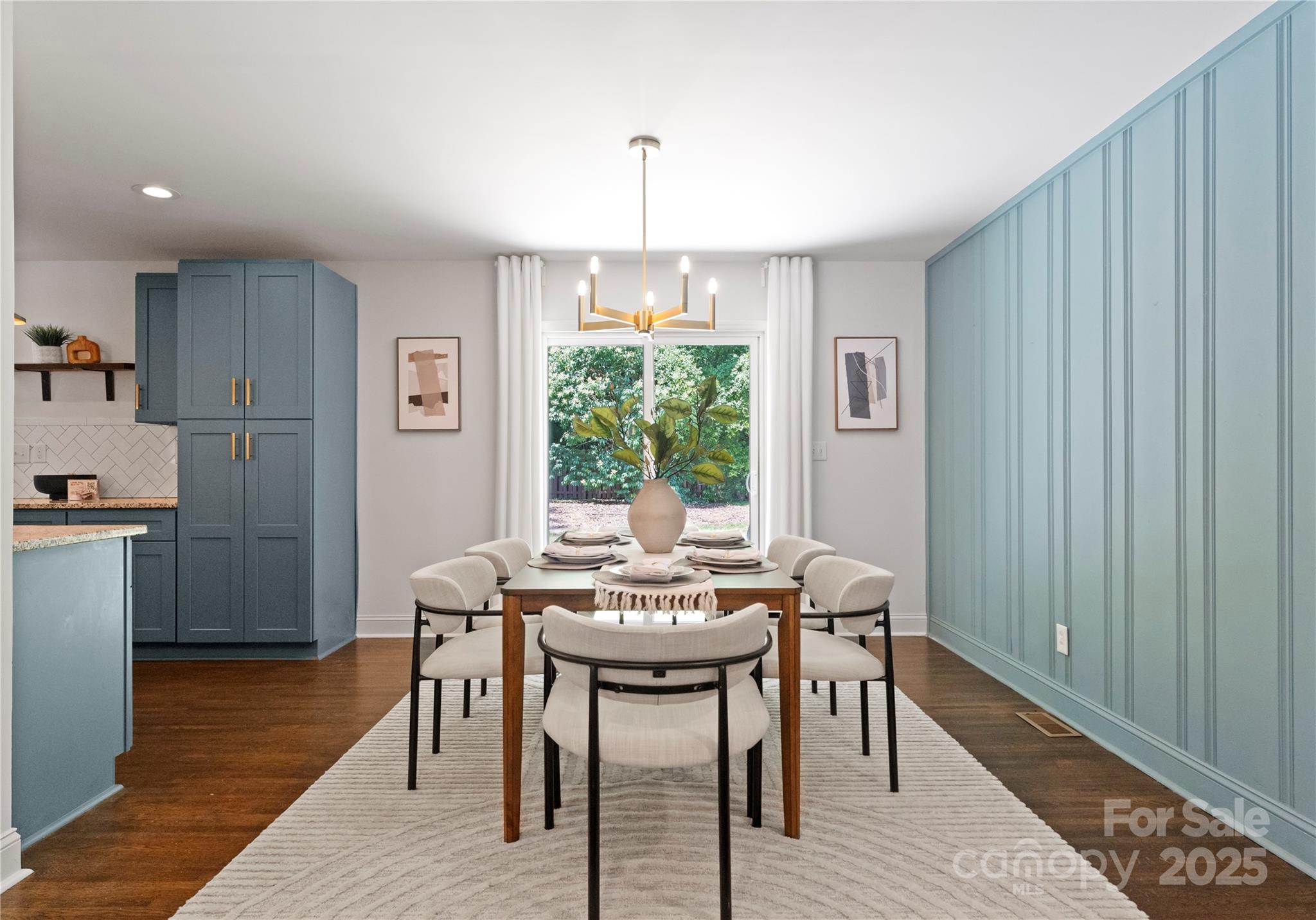 1027 Dresden Drive W