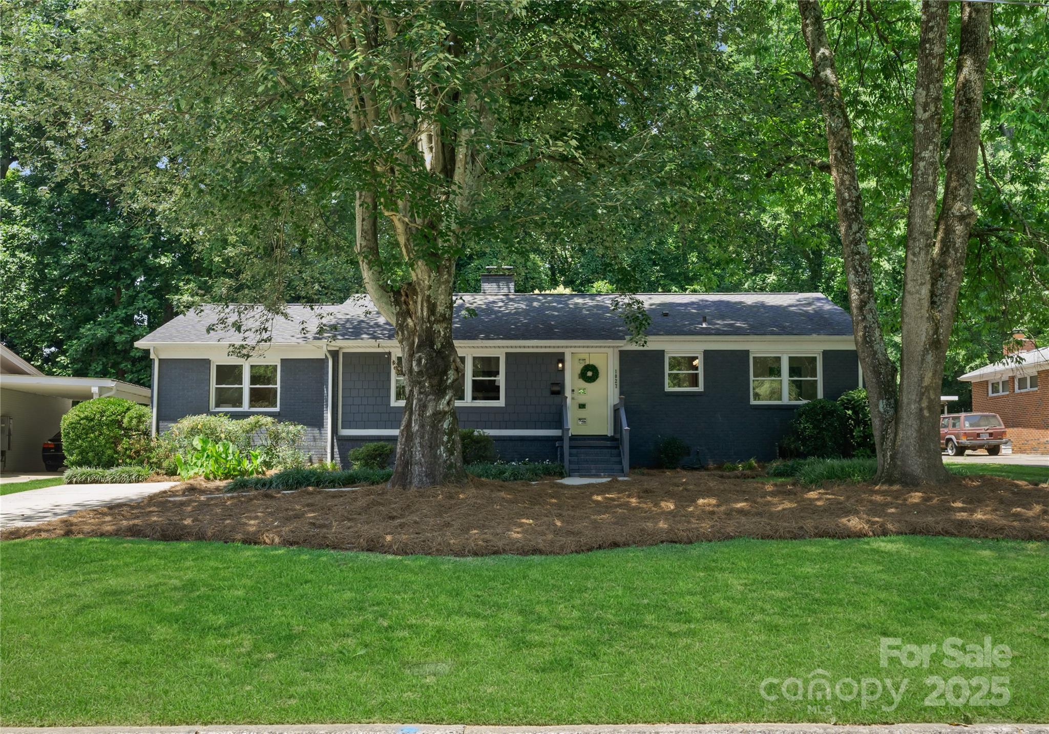 1027 Dresden Drive W