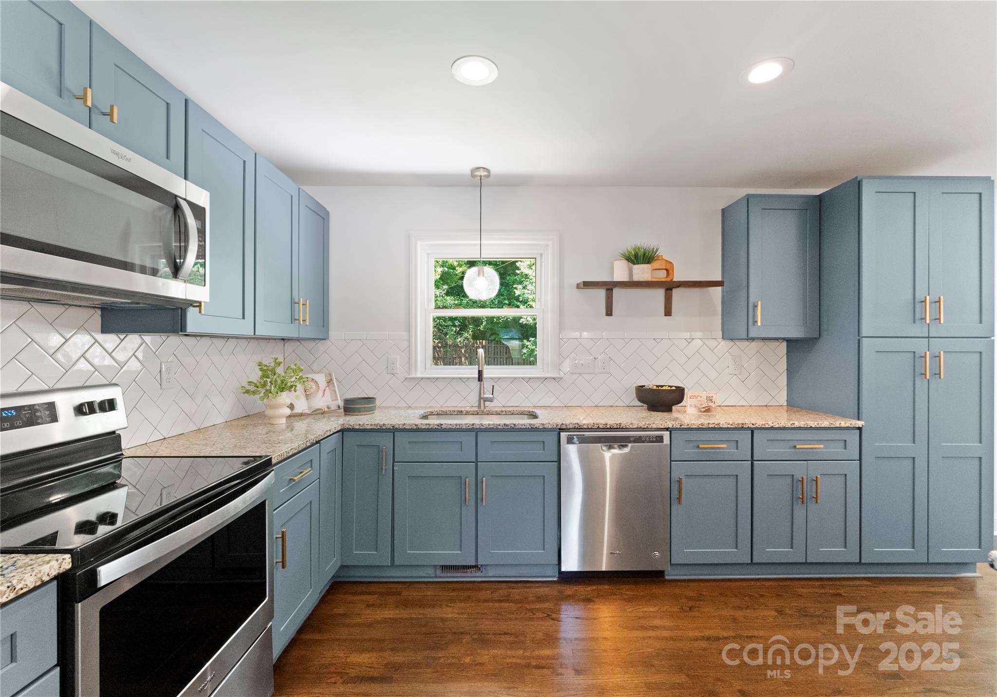 1027 Dresden Drive W