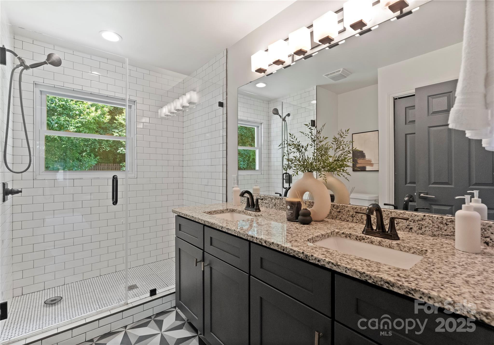 1027 Dresden Drive W