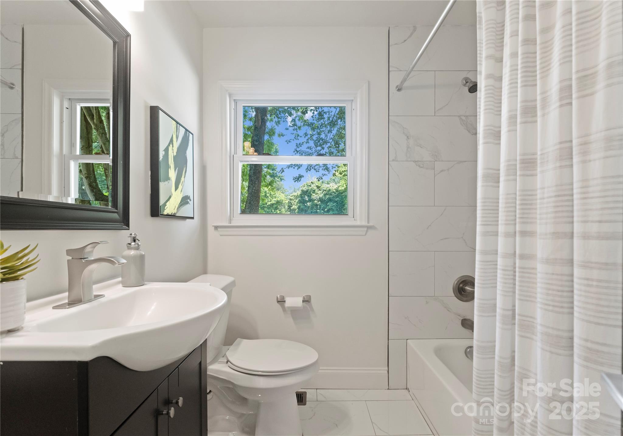 1027 Dresden Drive W