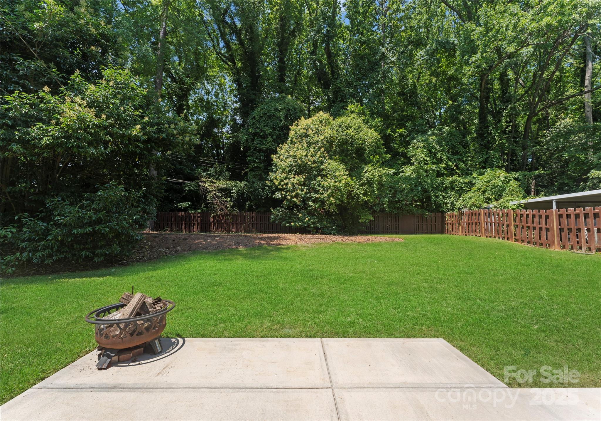 1027 Dresden Drive W