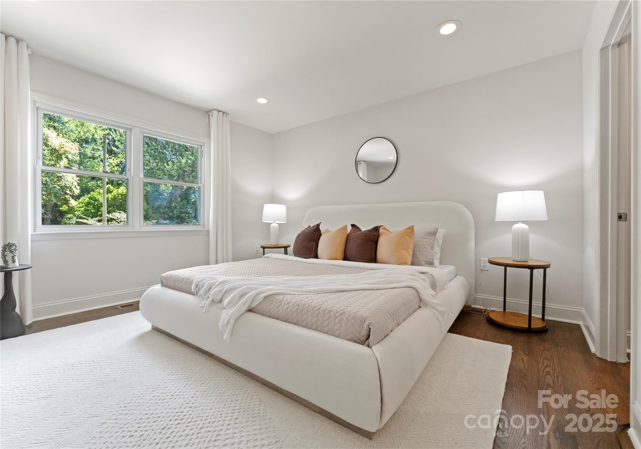 1027 Dresden Drive W