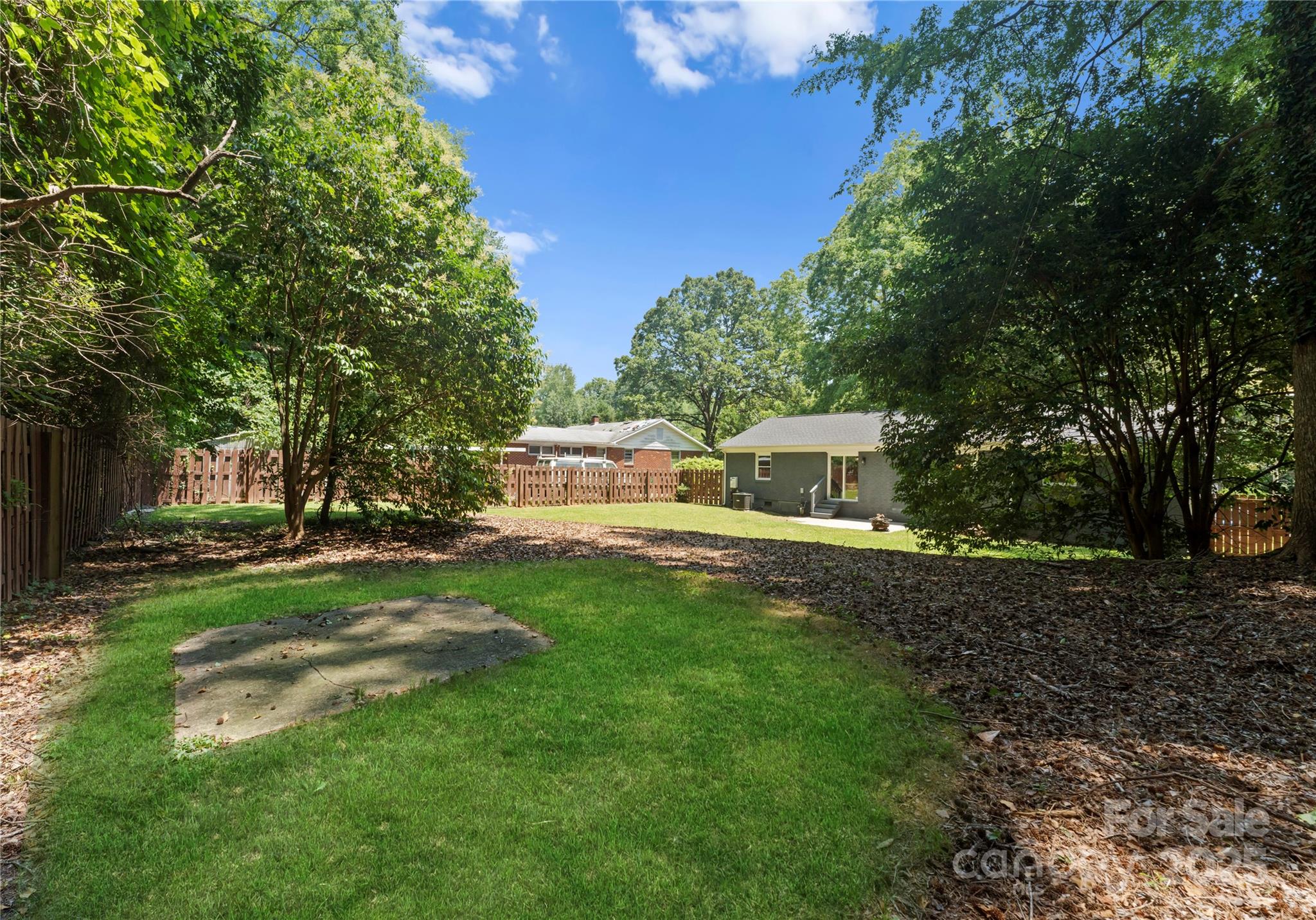 1027 Dresden Drive W