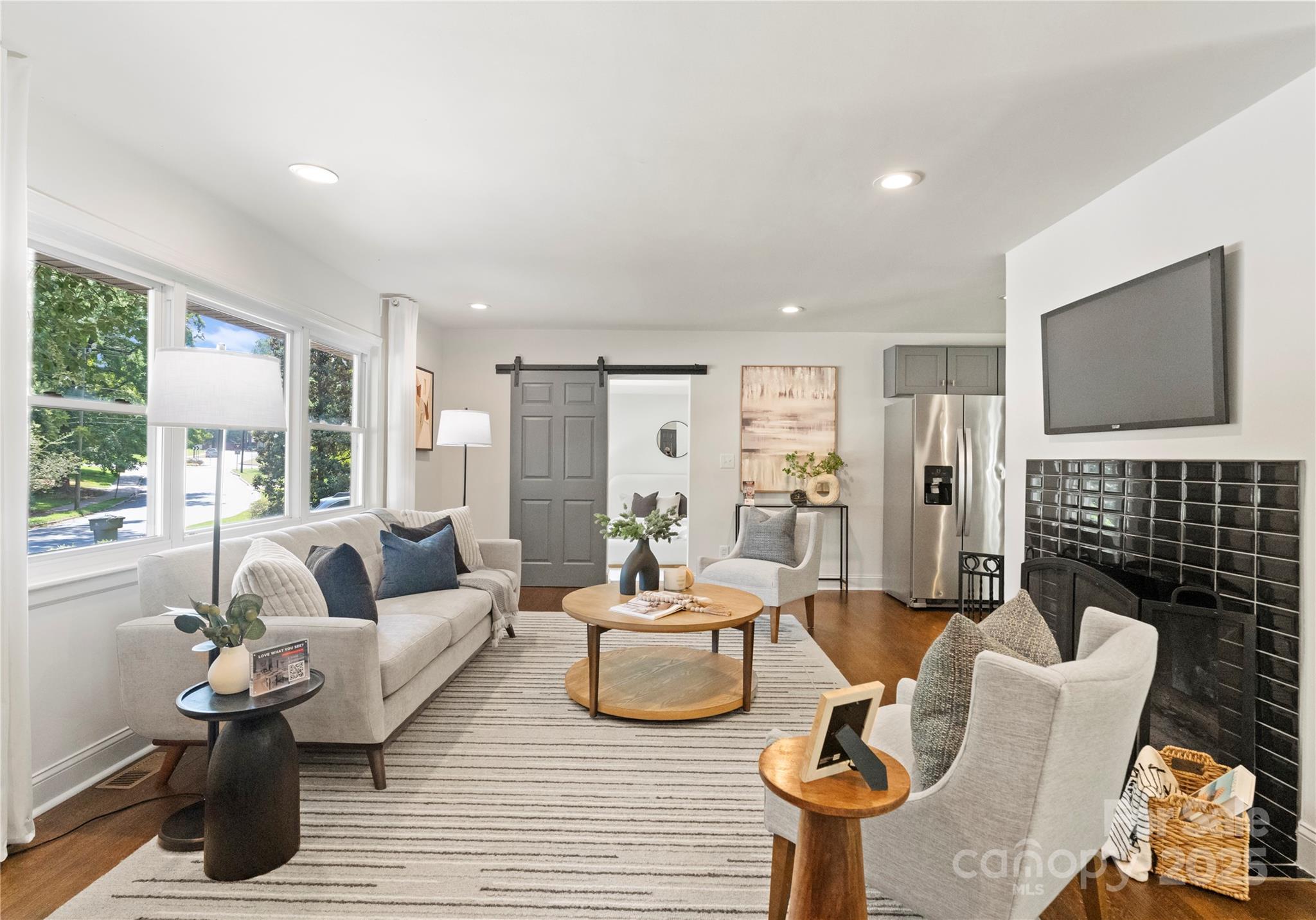 1027 Dresden Drive W