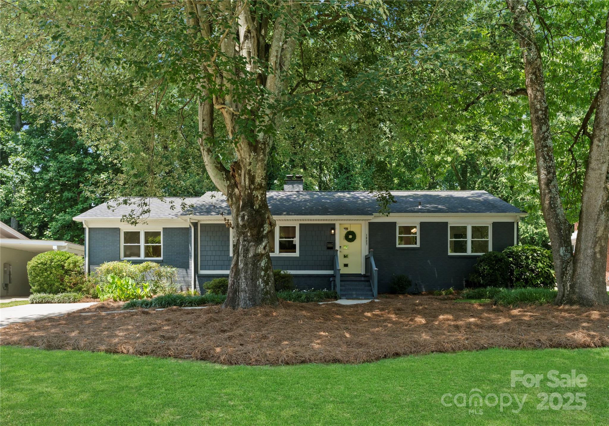 1027 Dresden Drive W