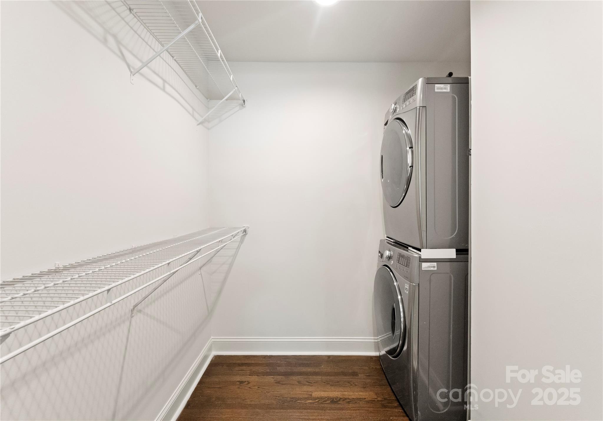 1027 Dresden Drive W