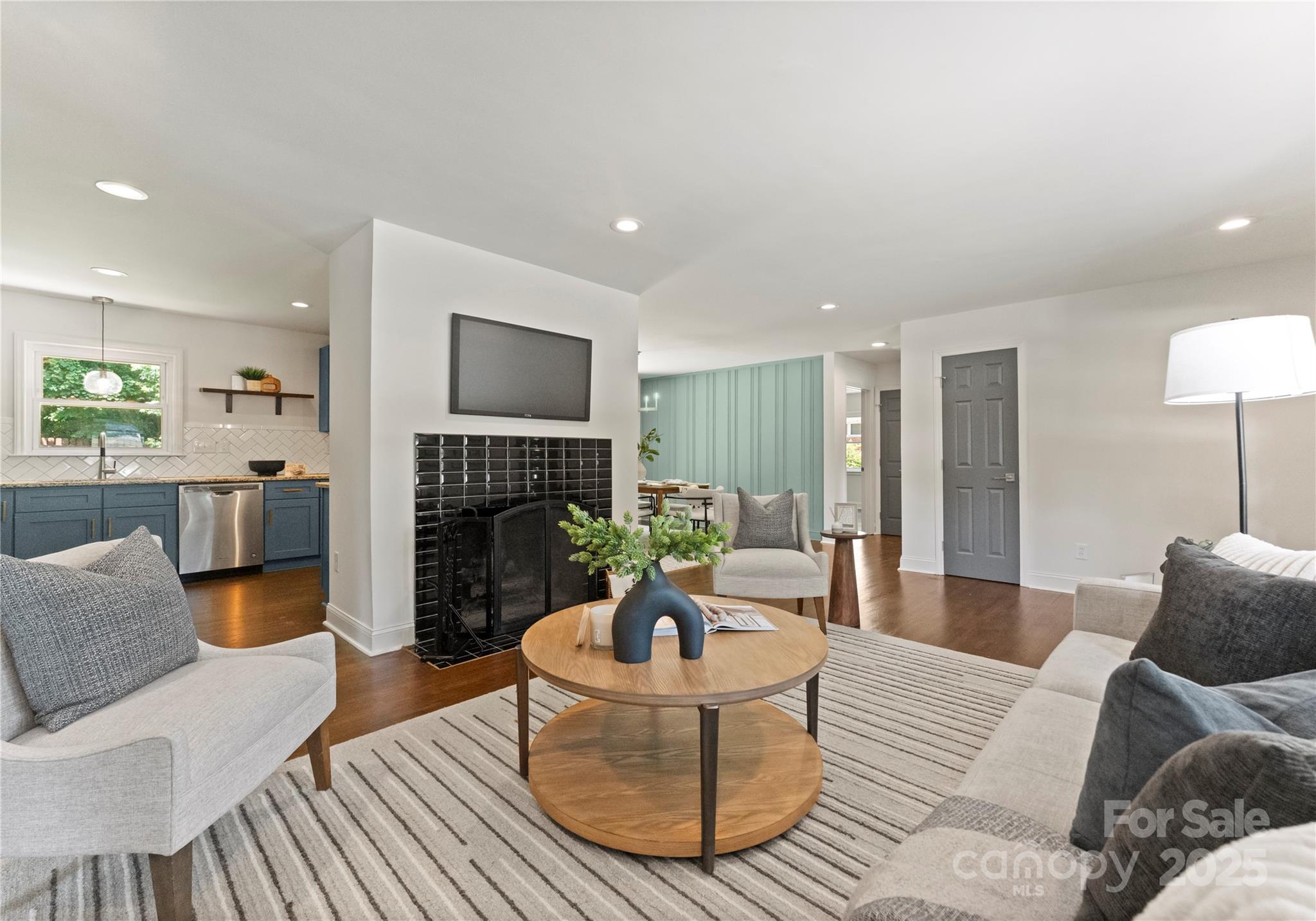 1027 Dresden Drive W