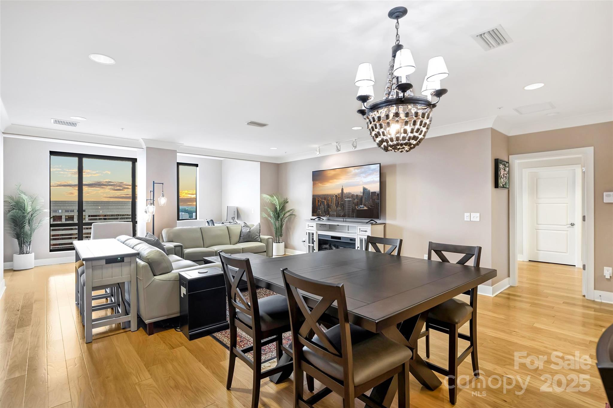 222 S Caldwell Street Unit: 1812