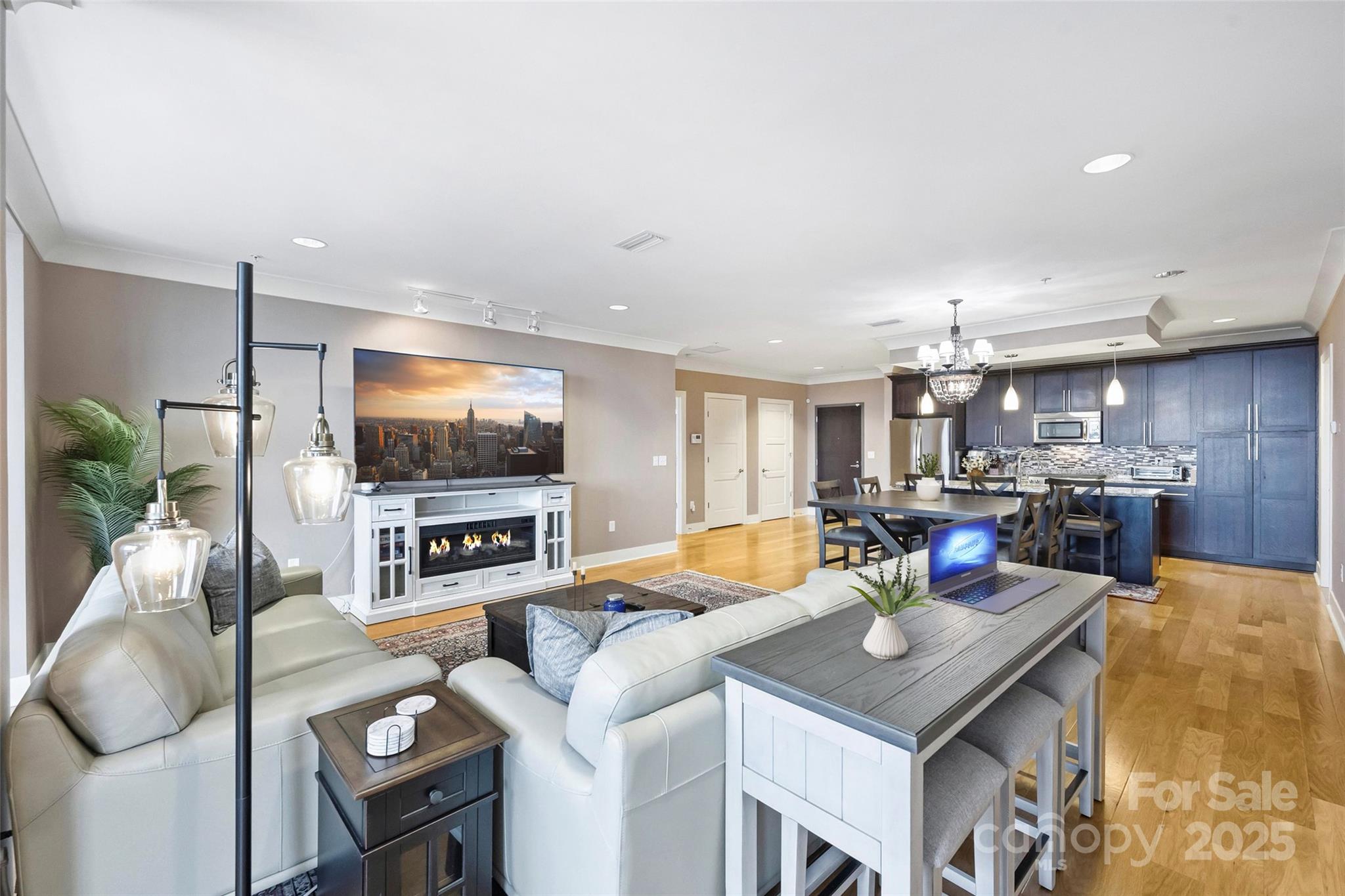 222 S Caldwell Street Unit: 1812