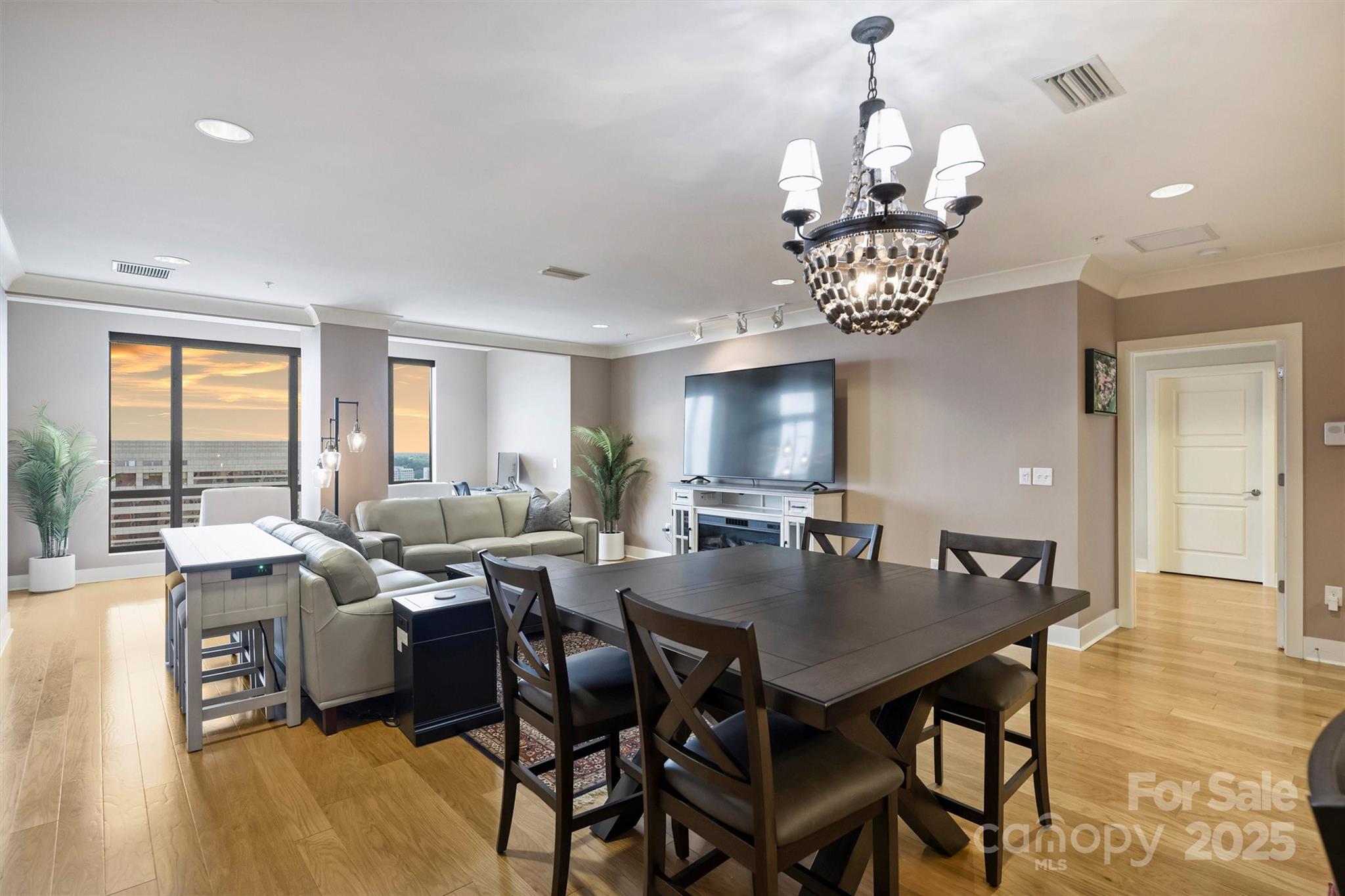 222 S Caldwell Street Unit: 1812