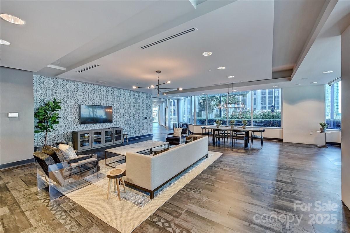 210 N Church Street Unit: 2013