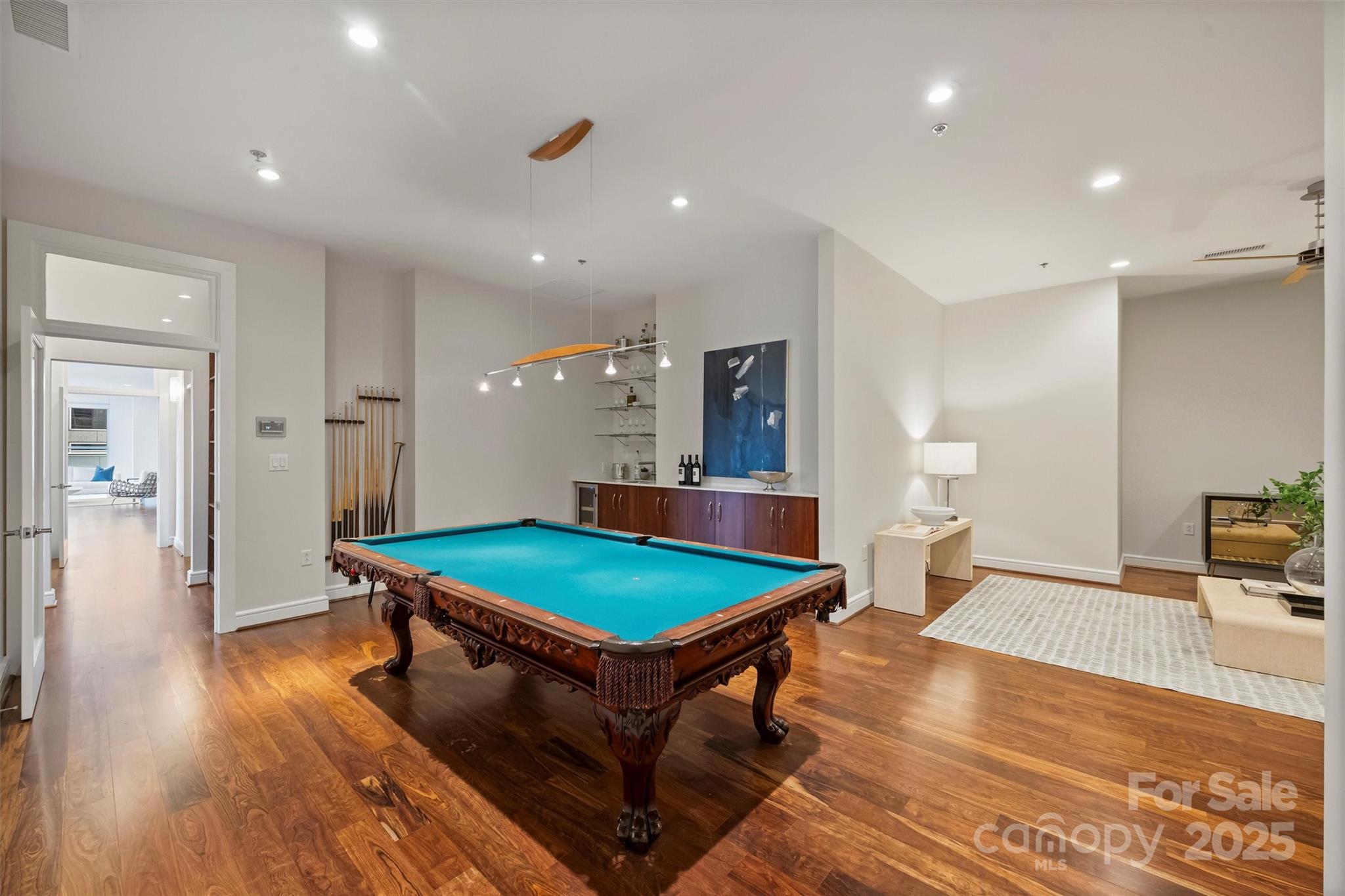 333 W Trade Street Unit: 700