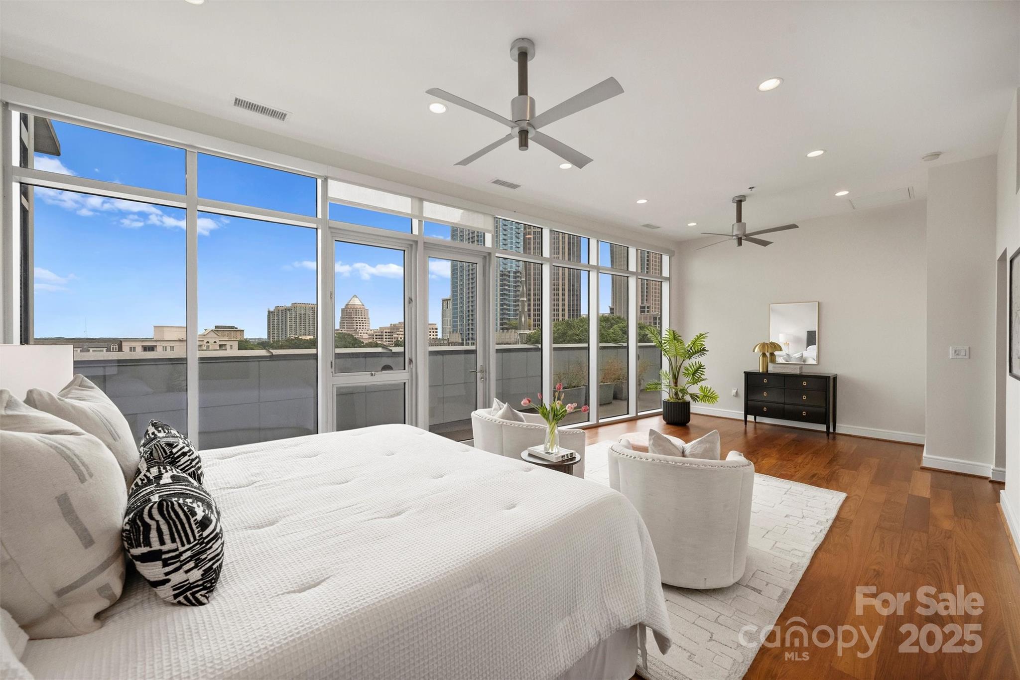 333 W Trade Street Unit: 700