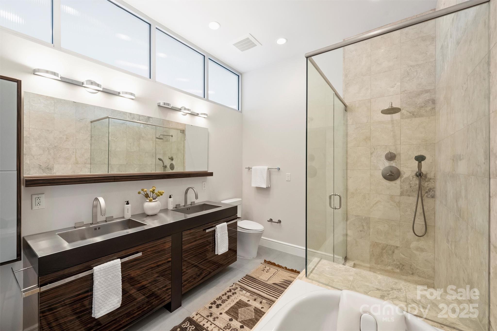 333 W Trade Street Unit: 700