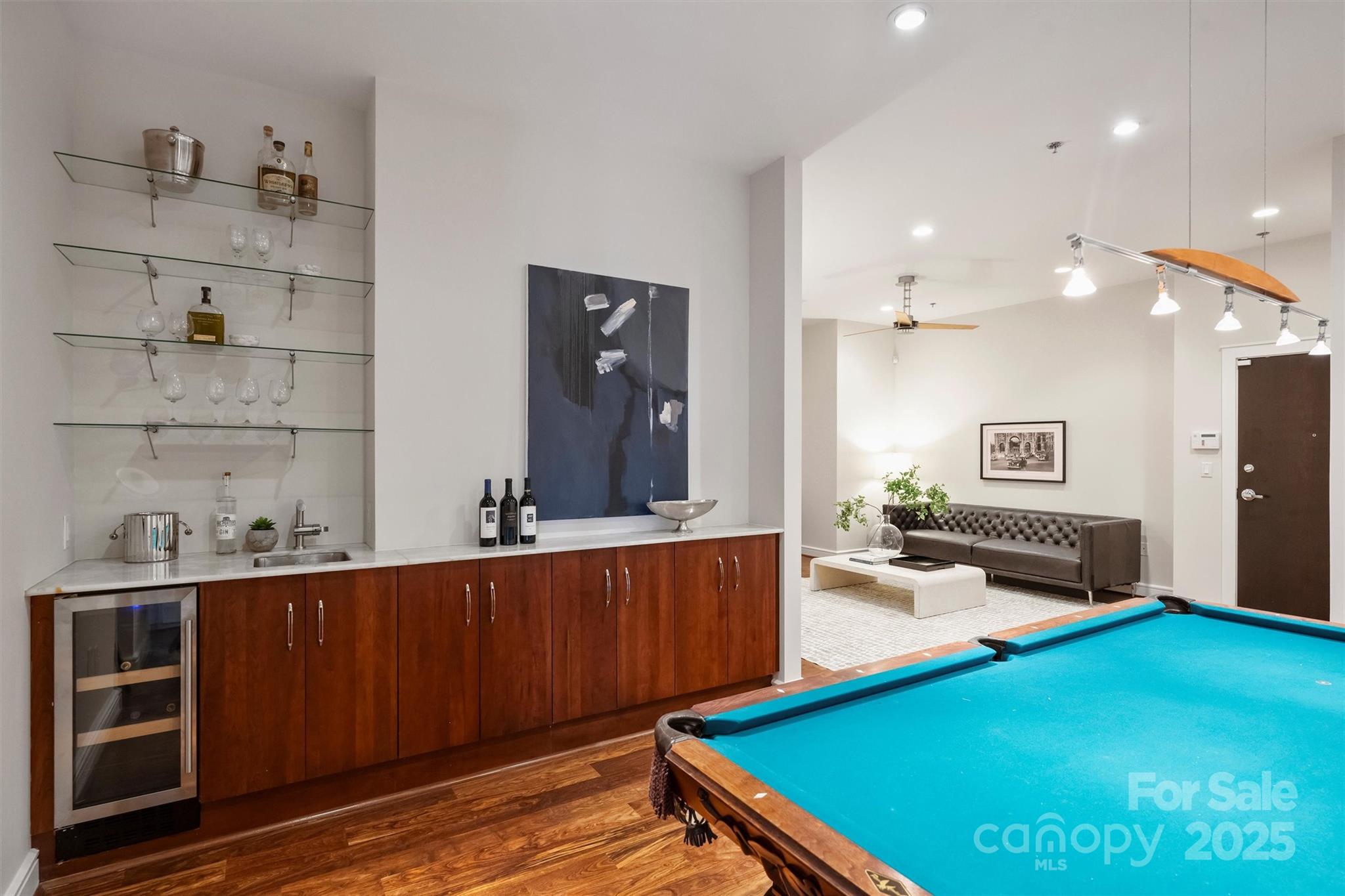 333 W Trade Street Unit: 700