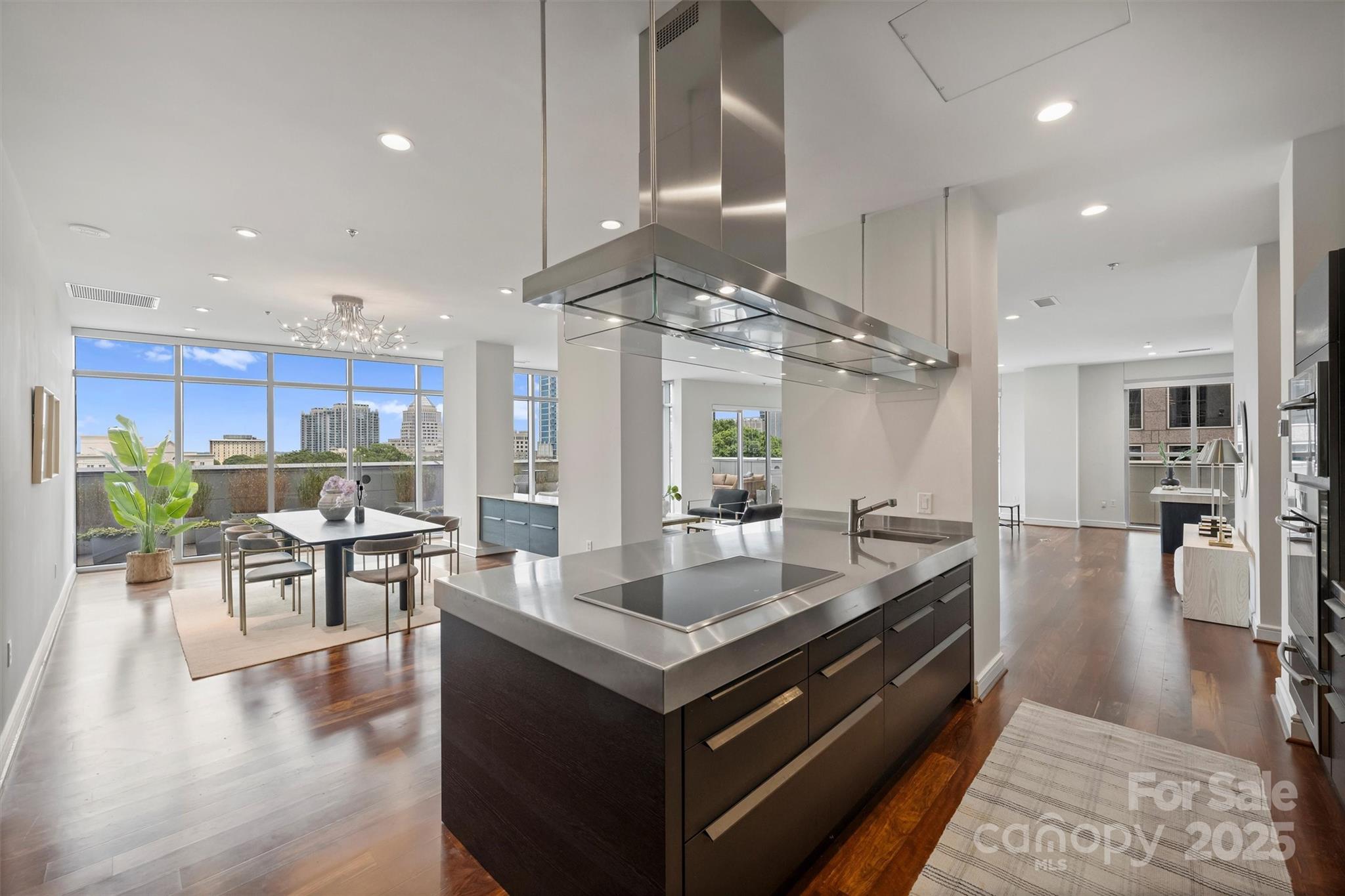 333 W Trade Street Unit: 700