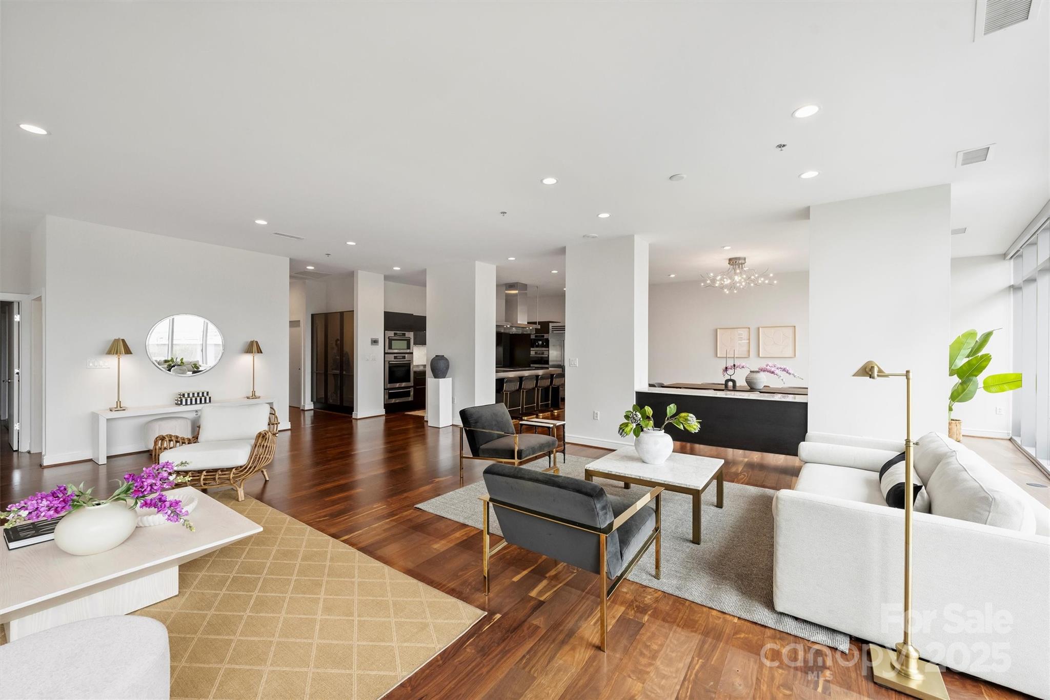 333 W Trade Street Unit: 700