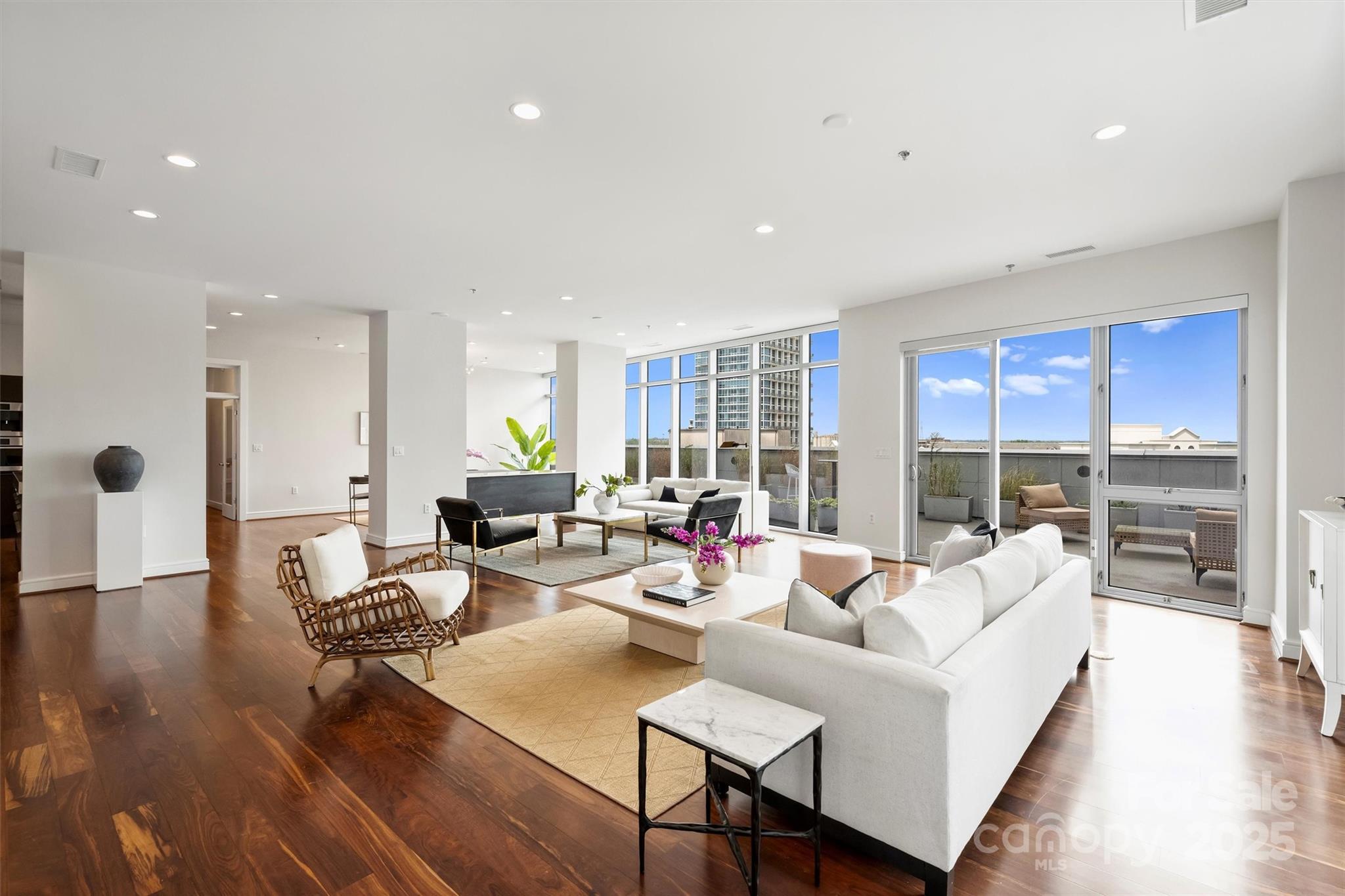 333 W Trade Street Unit: 700