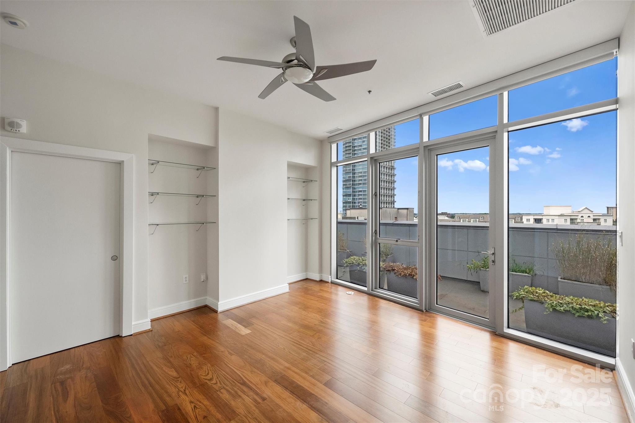 333 W Trade Street Unit: 700